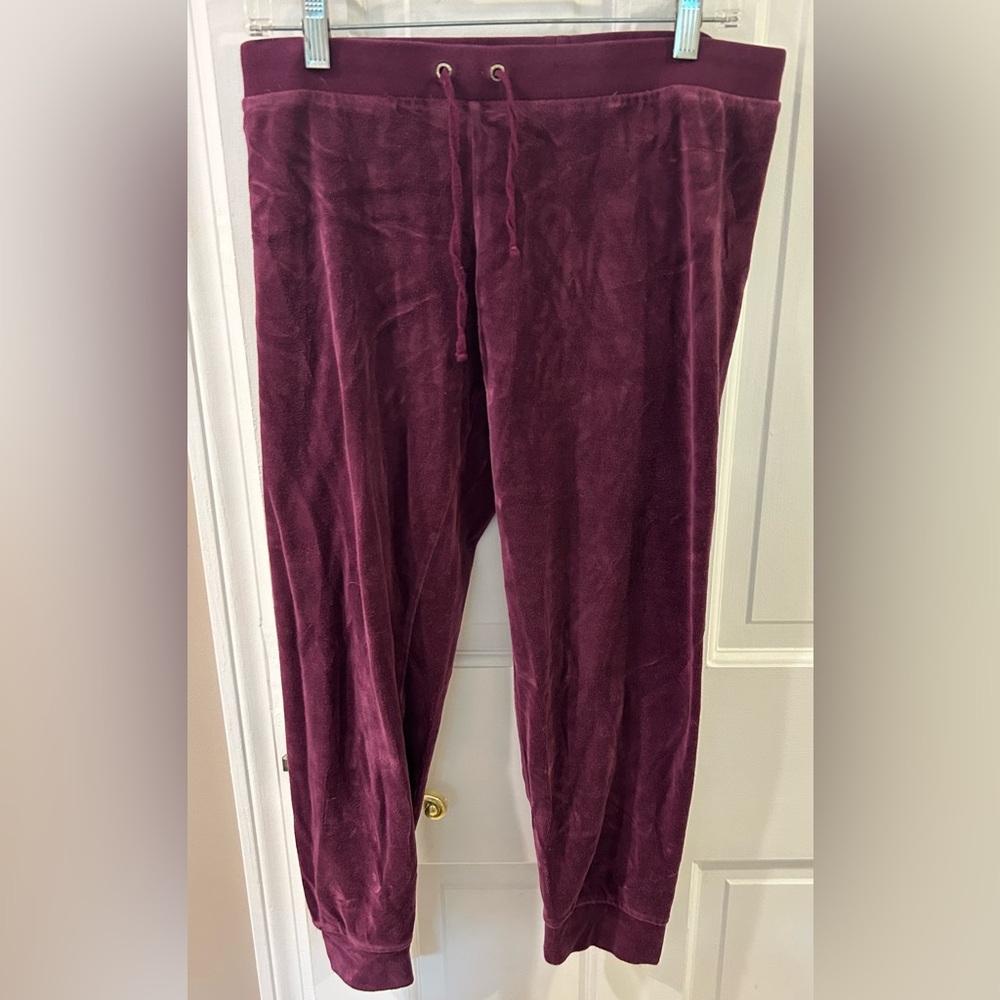 Juicy couture vintage wine colored velour joggers size medium